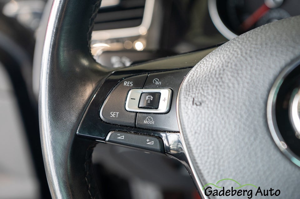 VW Golf VII 2,0 TDi 150 Highline Variant DSG 5d