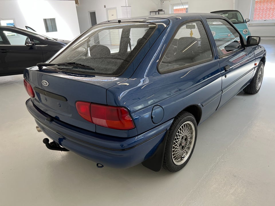 Ford Escort 1,6i CL Fashion 3d