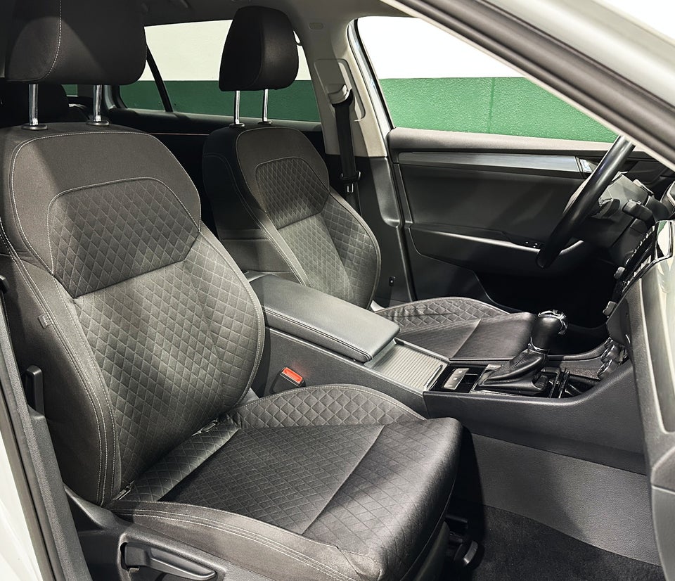 Skoda Superb 2,0 TDi 150 Style Combi DSG 5d