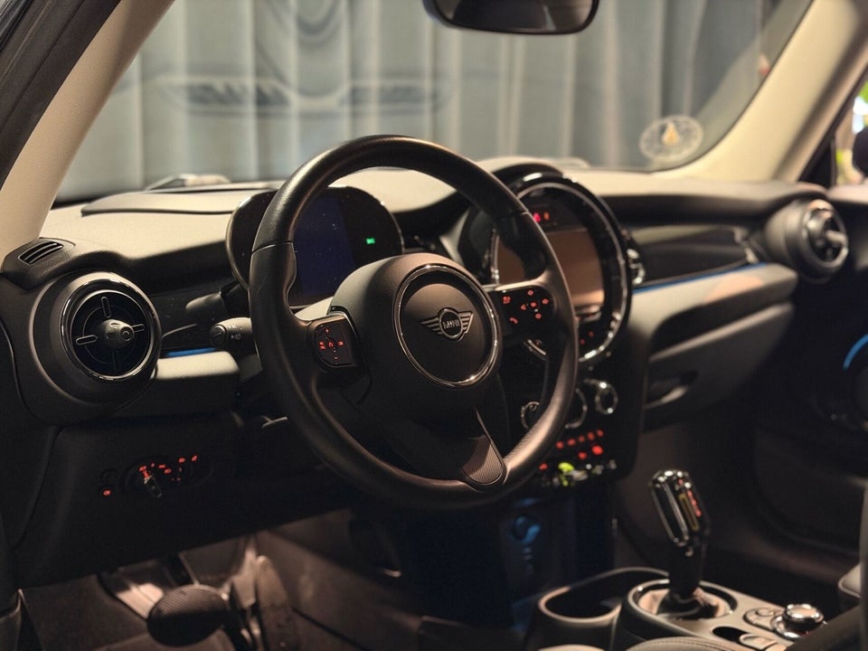 MINI Cooper SE Essential 3d