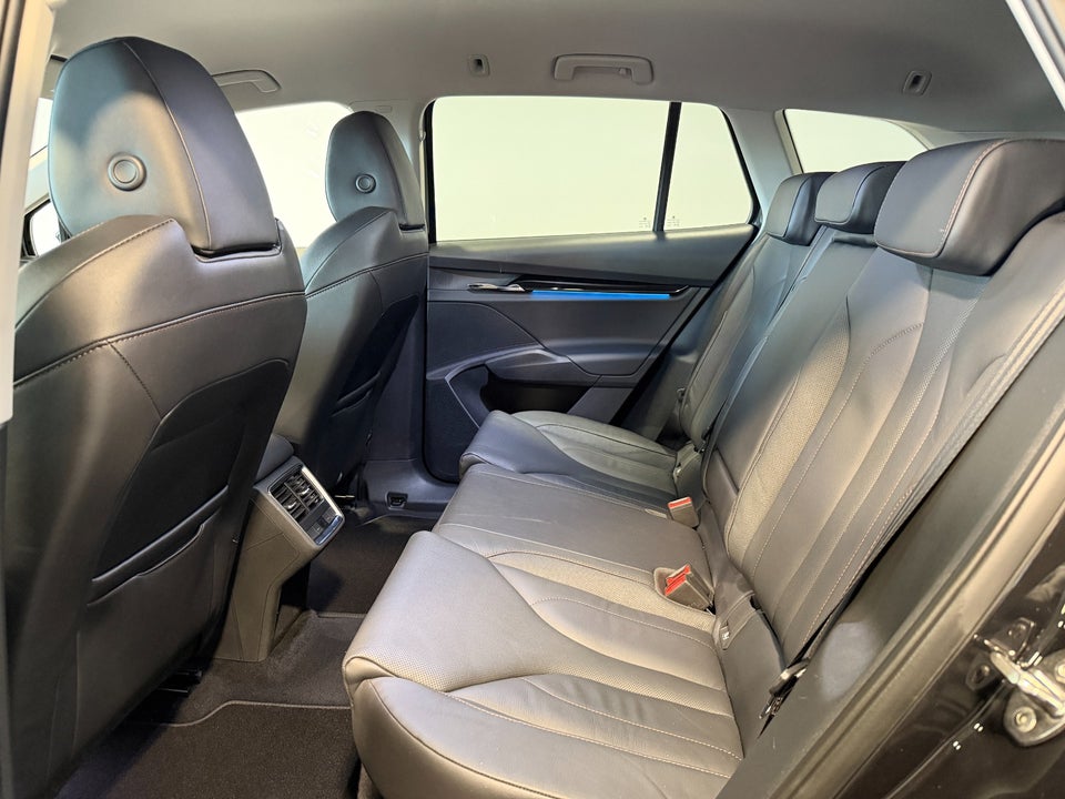 Skoda Enyaq 80 iV Suite 5d