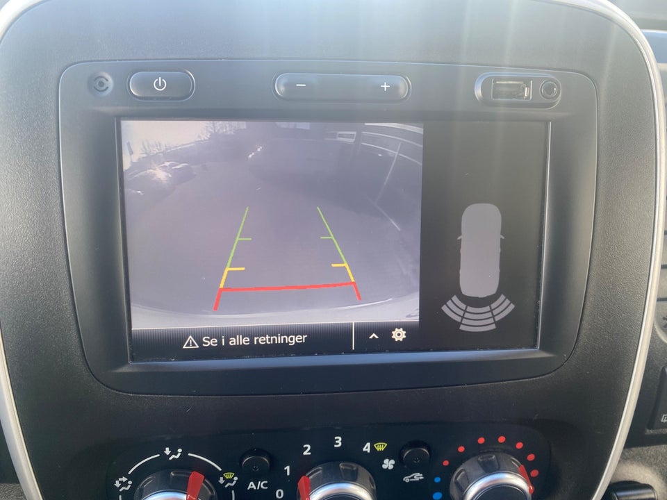 Renault Trafic T29 2,0 dCi 120 L2H1