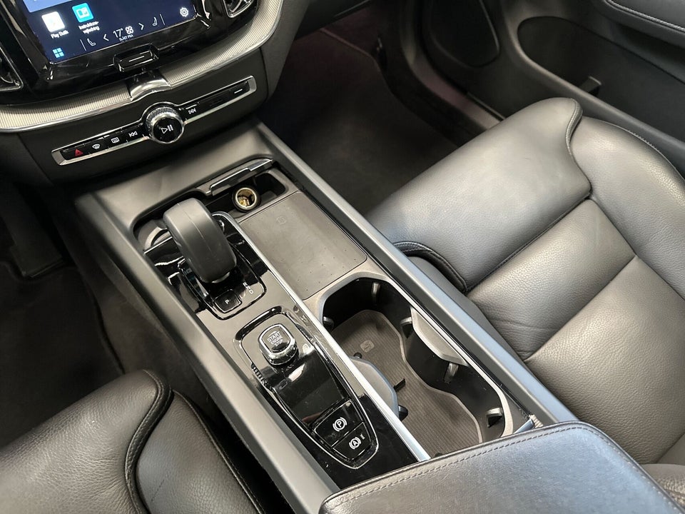 Volvo XC60 2,0 T6 ReCharge Plus Dark aut. AWD 5d