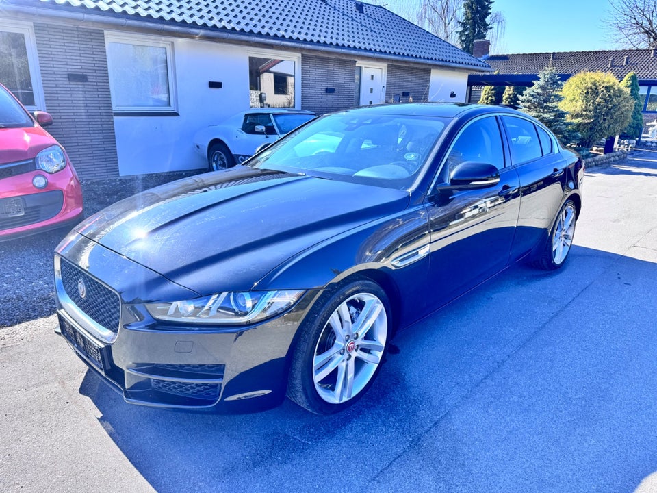 Jaguar XE 2,0 D180 Pure aut. 4d