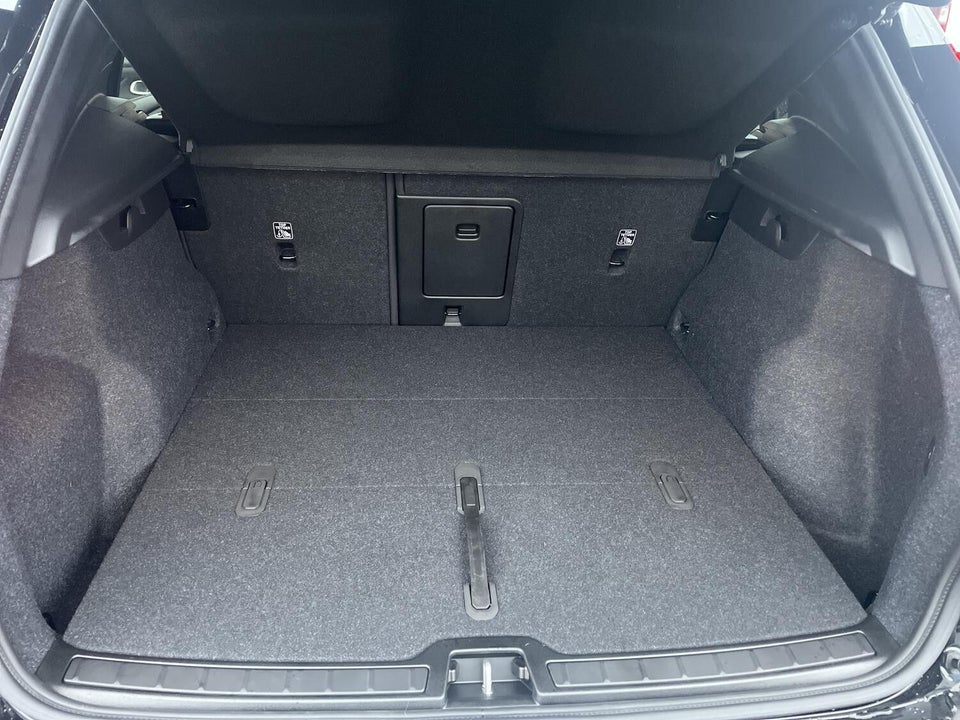 Volvo EX40 Extended Range Black Edition 5d