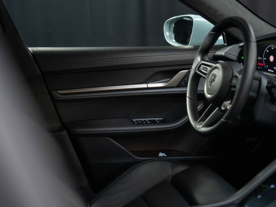 Porsche Taycan Turbo Performance+  4d