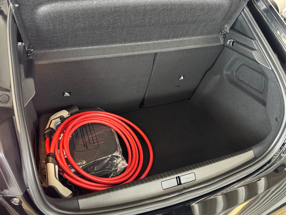 Peugeot e-208 50 GT 5d