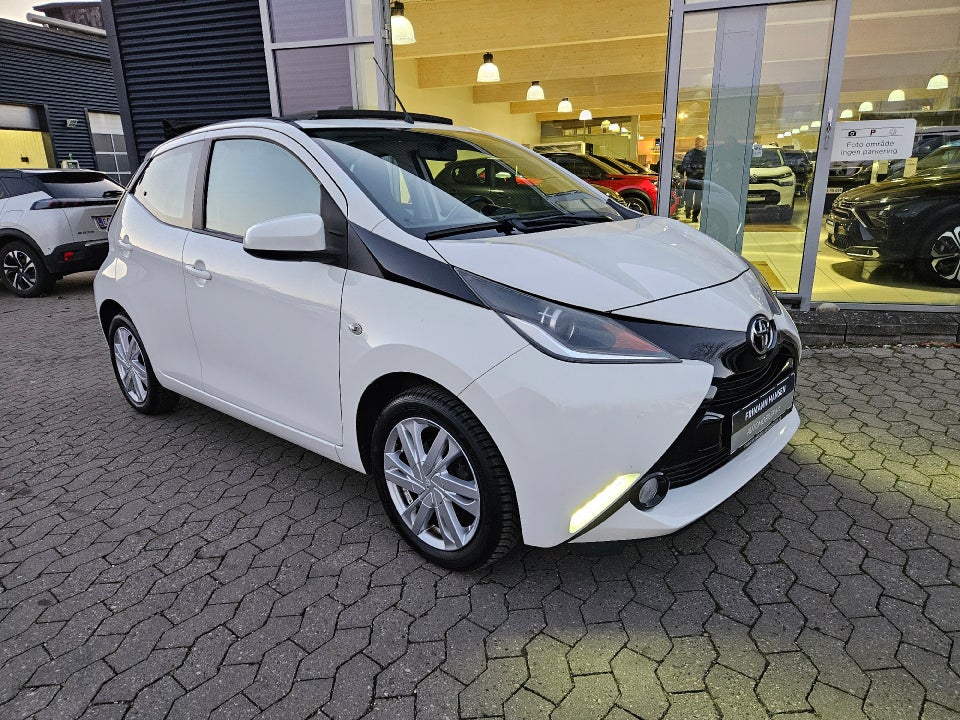 Toyota Aygo 1,0 VVT-i x-wave Sky 5d
