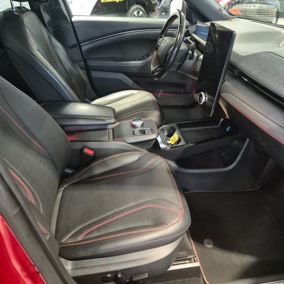 Ford Mustang Mach-E 88 Extended Range AWD 5d