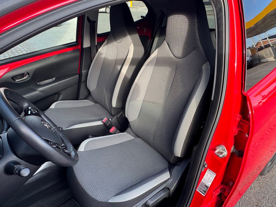 Toyota Aygo 1,0 VVT-i x-press 5d