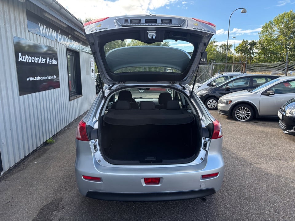 Mitsubishi Lancer 1,5 Invite SportBack 5d