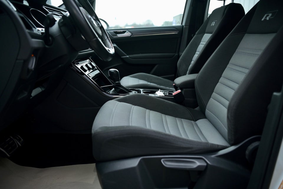 VW Touran 2,0 TDi 150 R-line DSG 7prs 5d