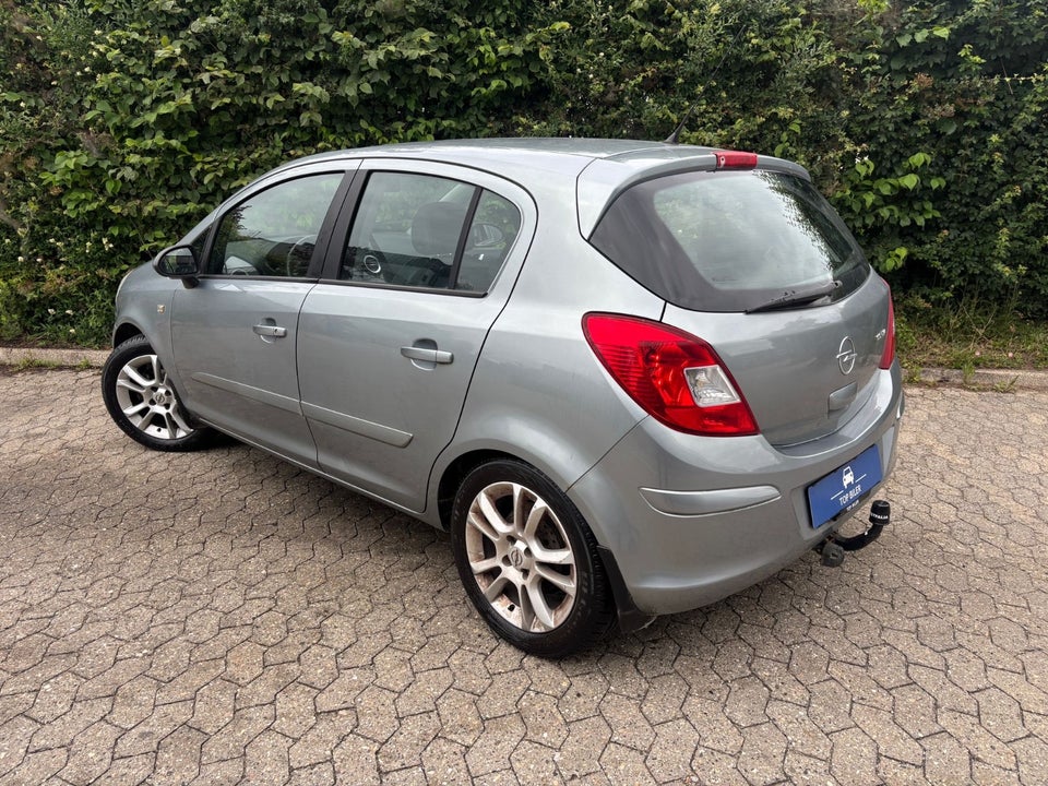 Opel Corsa 1,4 16V Cosmo 5d
