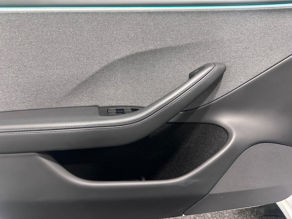 Tesla Model 3 RWD 4d