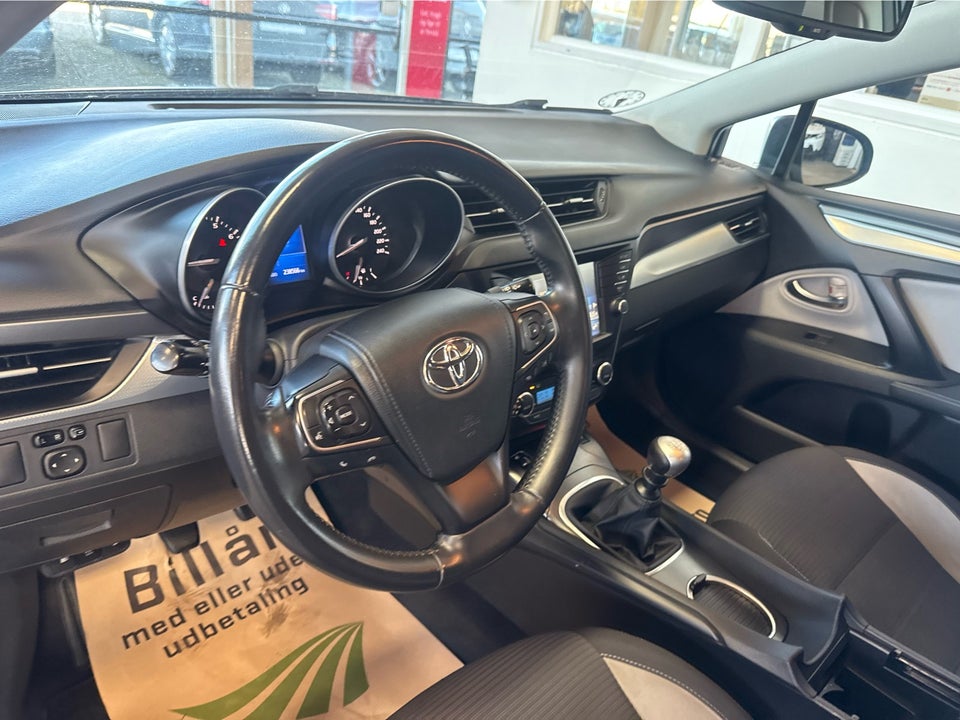 Toyota Avensis 1,8 VVT-i T2 Premium Touring Sports 5d