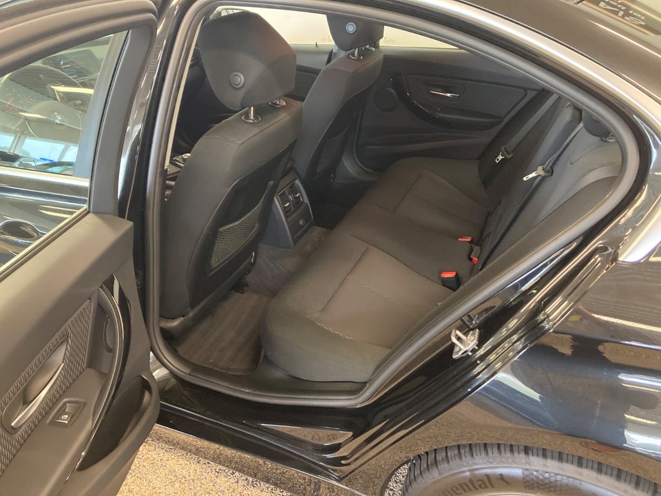 BMW 320d 2,0 Advantage aut. 4d