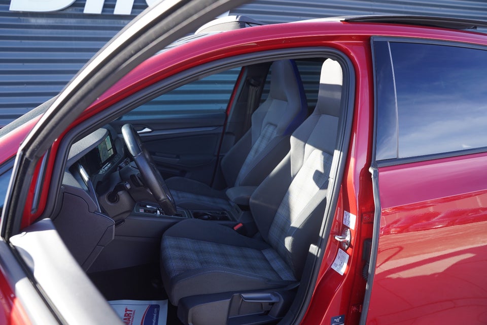 VW Golf VIII 1,4 GTE DSG 5d