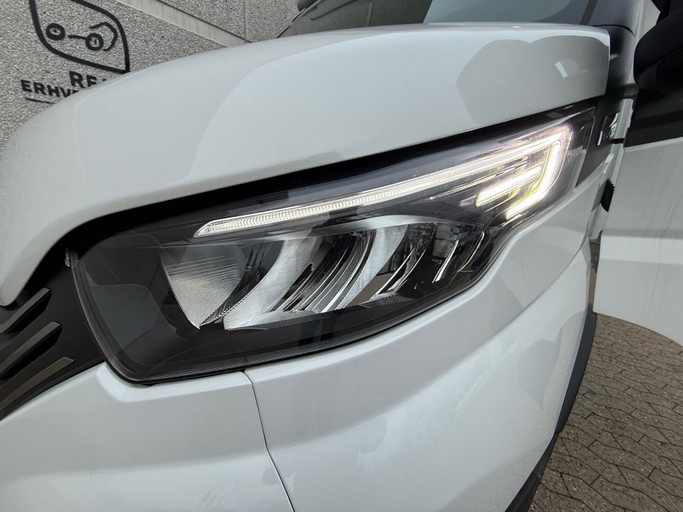 Iveco Daily 3,0 35S18 4100mm Box m/lift AG8