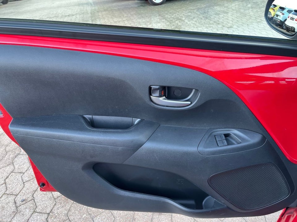 Toyota Aygo 1,0 VVT-i x-press x-shift 5d