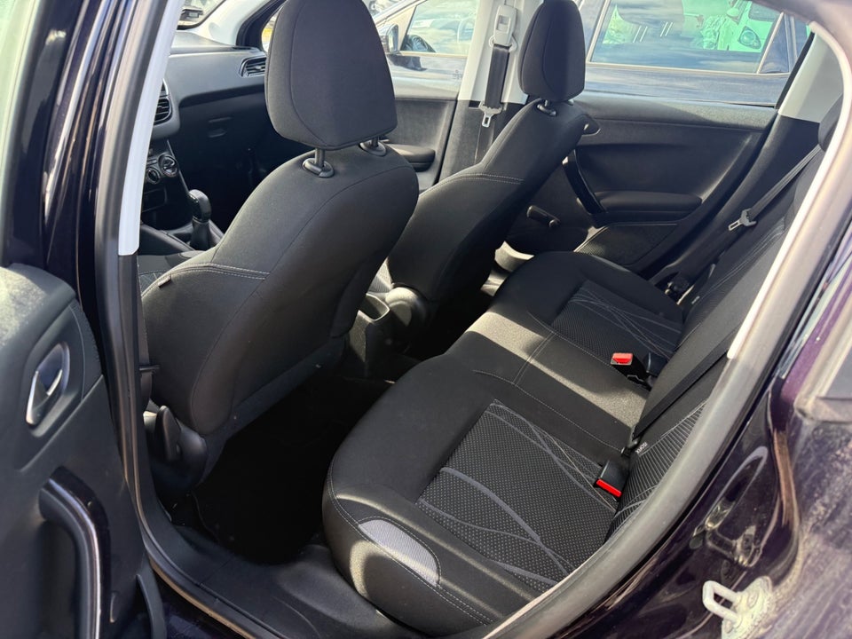 Peugeot 208 1,2 VTi Active 5d