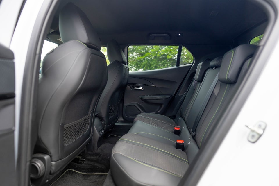 Peugeot e-2008 54 GT 5d