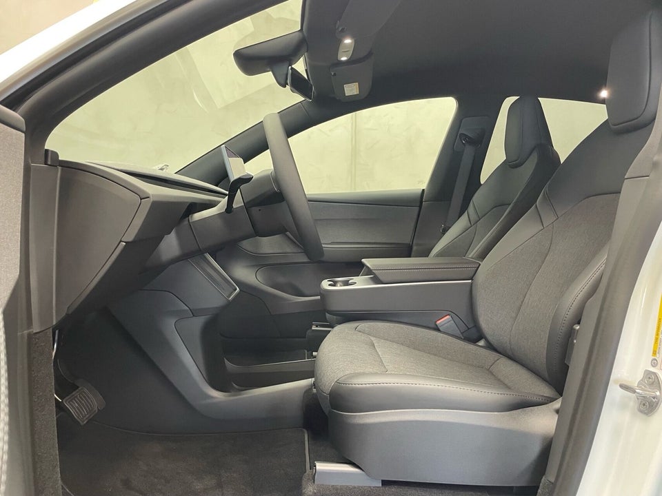 Tesla Model Y RWD 5d