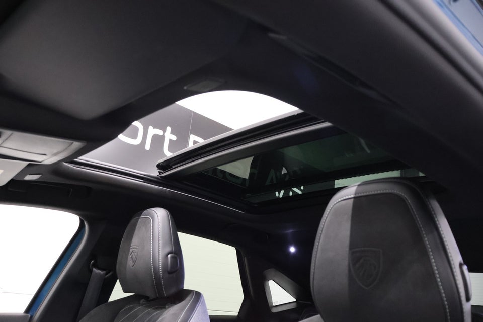 Peugeot e-3008 77 GT 5d