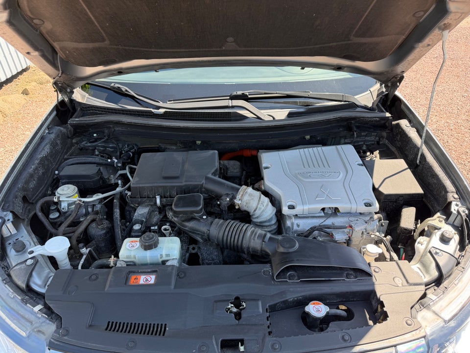 Mitsubishi Outlander 2,4 PHEV Inform CVT 4WD 5d