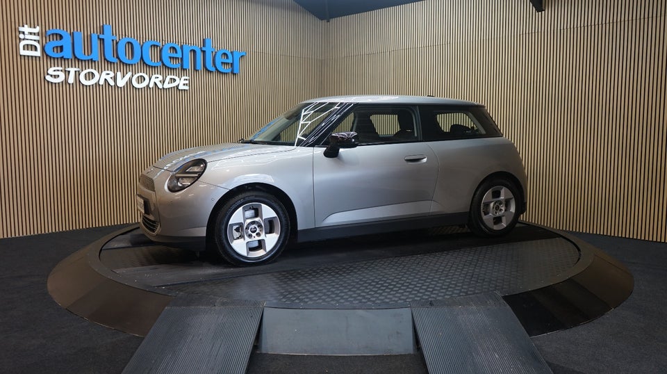 MINI Cooper E Favoured Trim L 3d