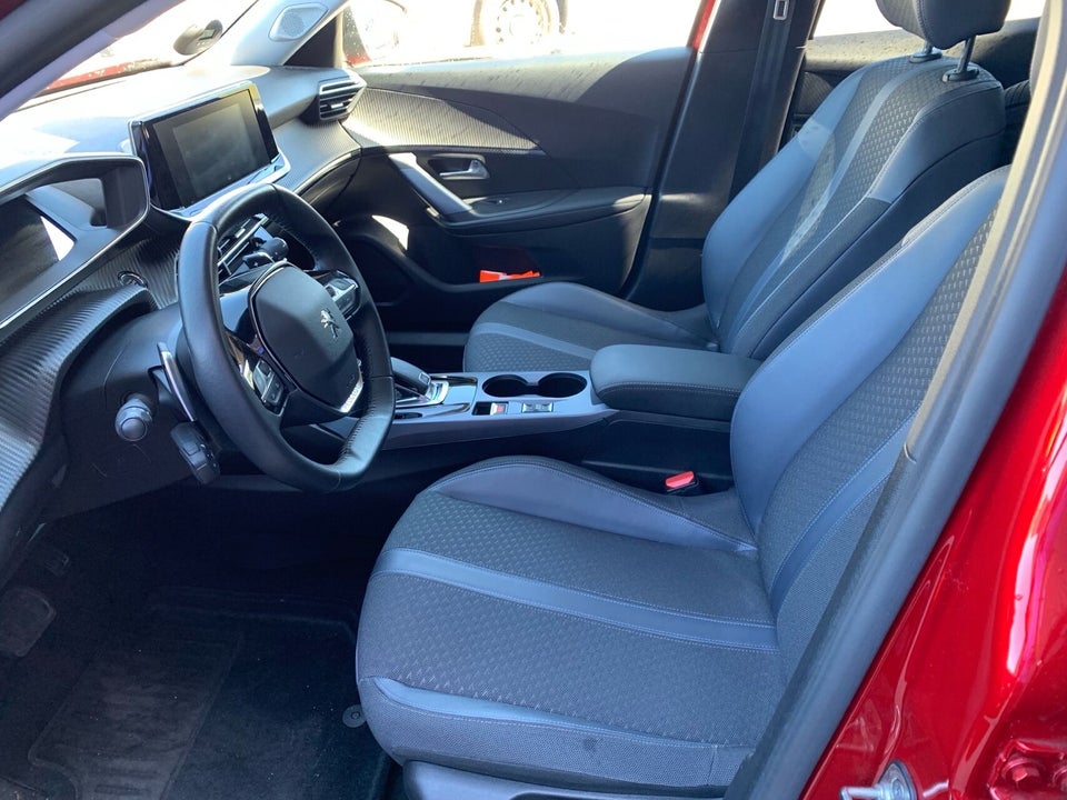 Peugeot 2008 1,5 BlueHDi 130 Allure EAT8 5d