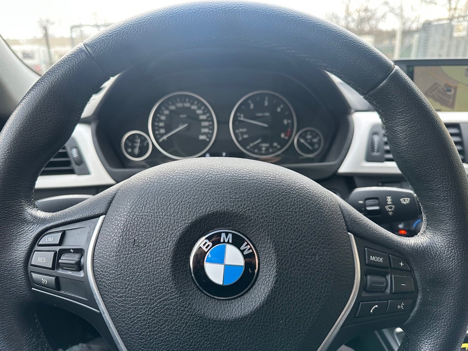 BMW 320d 2,0 Touring aut. 5d