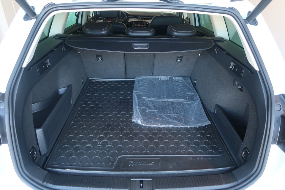 VW Passat 2,0 TDi 240 R-line Variant DSG 4Motion 5d