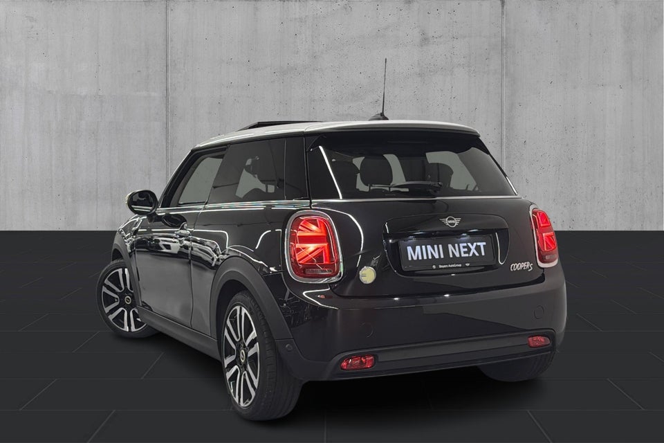 MINI Cooper SE Essential 3d