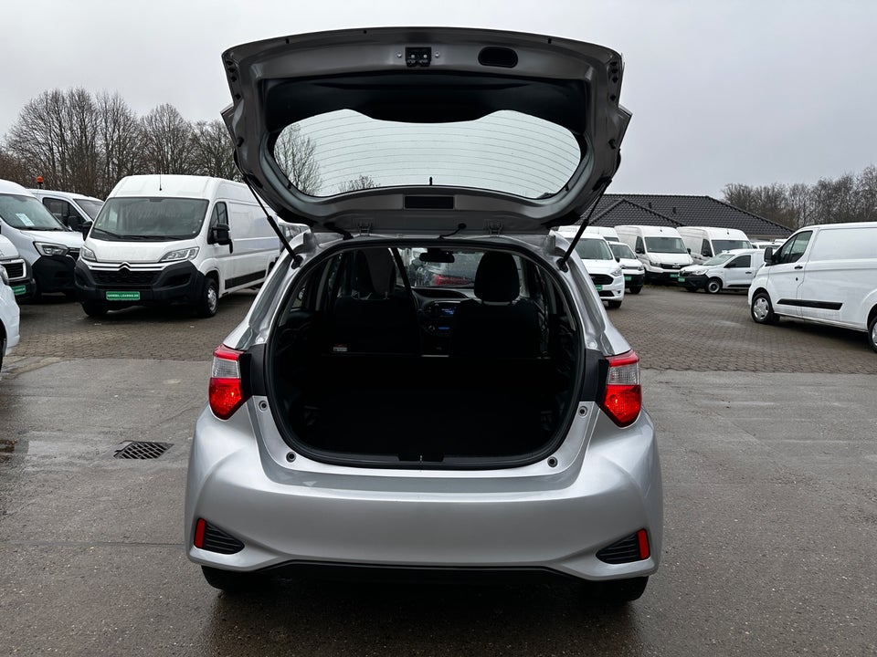 Toyota Yaris 1,5 Hybrid CHIC e-CVT Van 5d