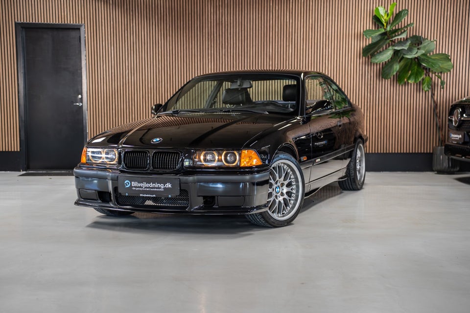 BMW 323i 2,5 Coupé 2d