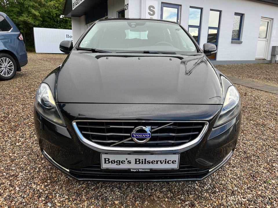 Volvo V40 2,0 T2 122 Momentum 5d