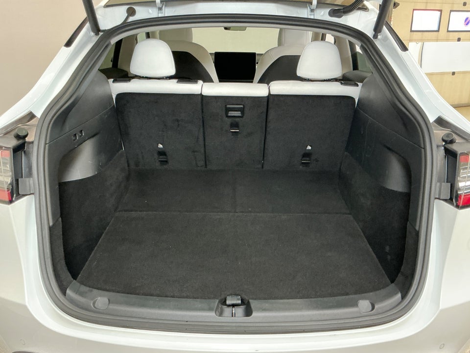 Tesla Model Y Long Range AWD 5d