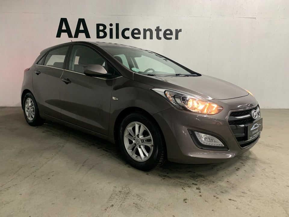 Hyundai i30 1,6 CRDi 110 Premium DCT 5d