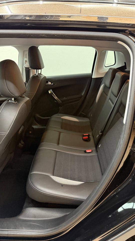 Peugeot 2008 1,2 e-THP 110 Allure 5d