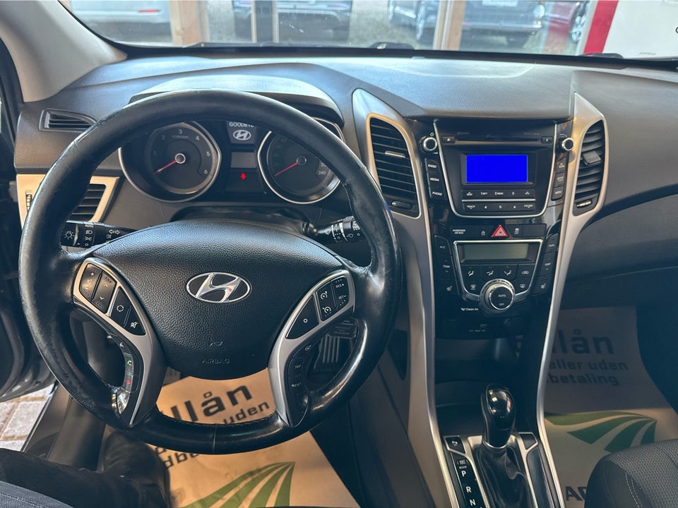 Hyundai i30 1,6 CRDi 110 Premium CW DCT 5d