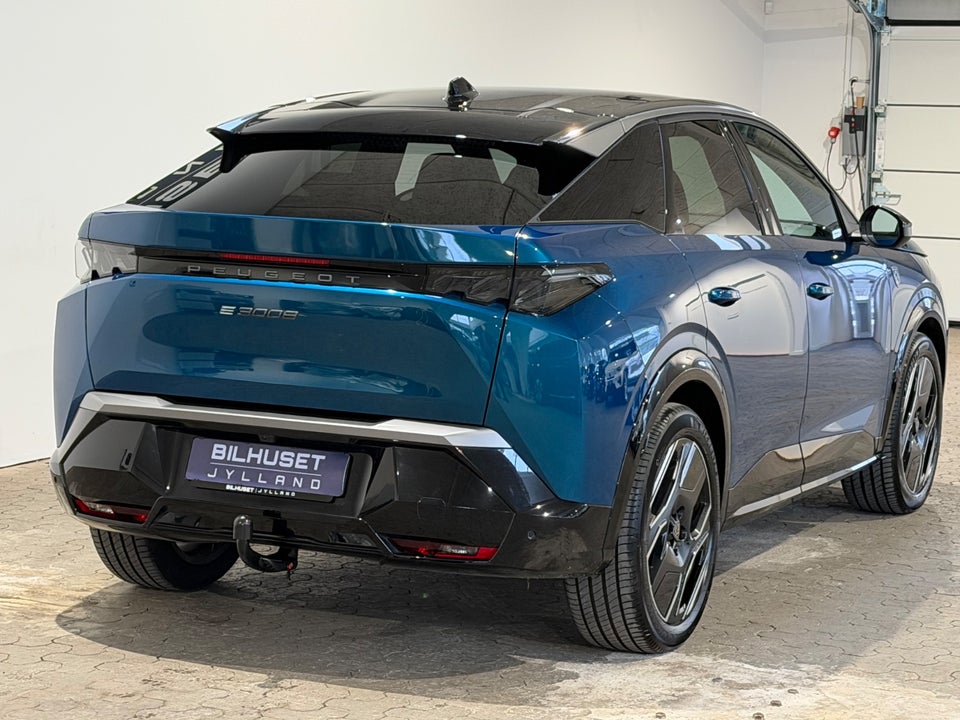 Peugeot e-3008 77 GT 5d