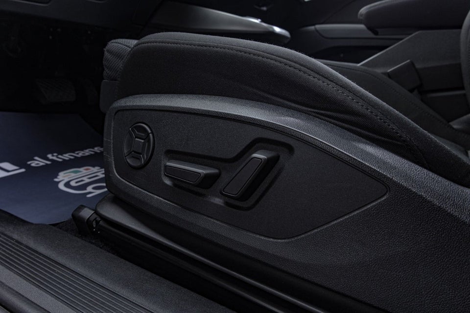 Audi Q4 e-tron 50 quattro 5d