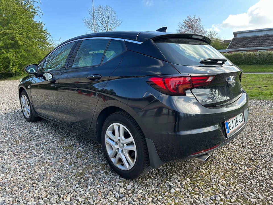 Opel Astra 1,6 T 200 Dynamic 5d