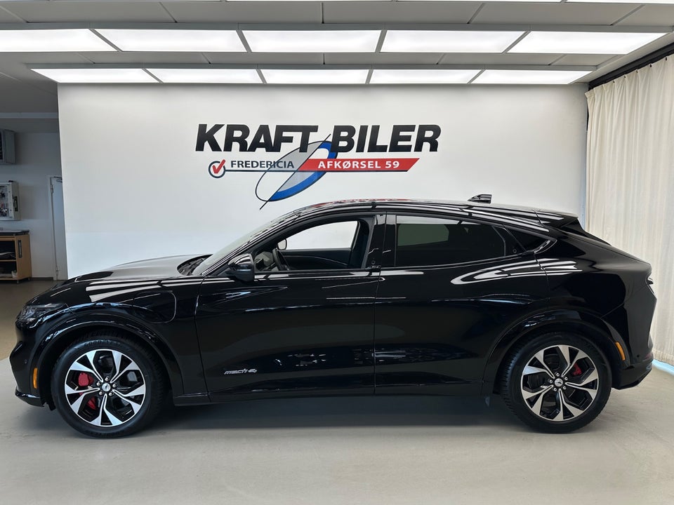 Ford Mustang Mach-E 70 Premium Standard Range AWD 5d