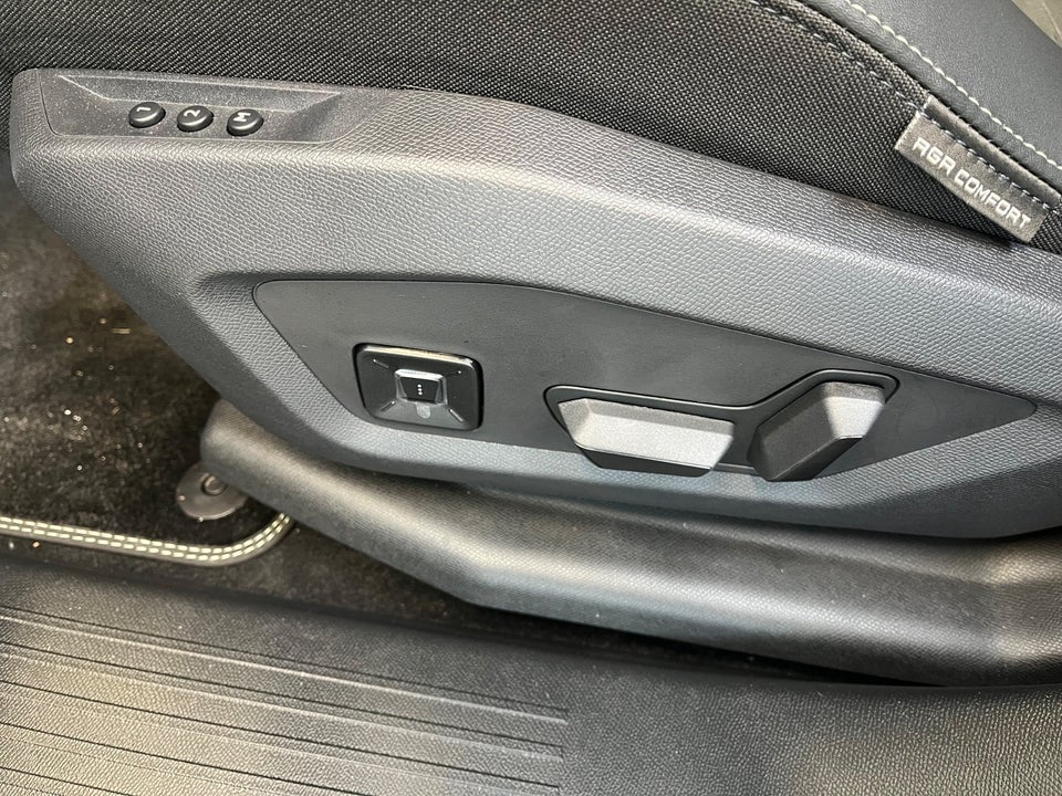 Peugeot e-3008 77 GT Pack 5d