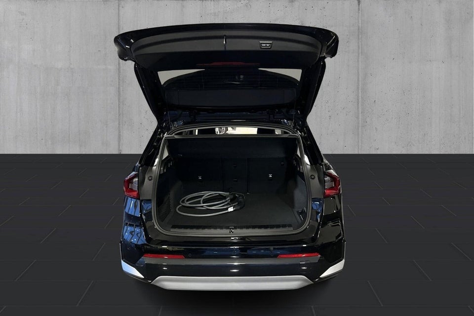 BMW iX1 eDrive20 X-Line 5d