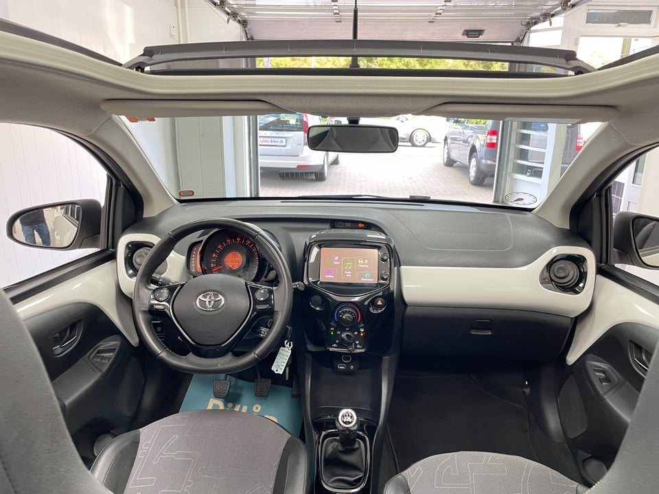 Toyota Aygo 1,0 VVT-i x-wave Sky 5d