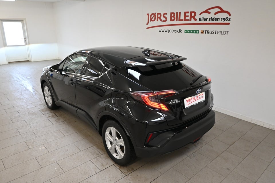 Toyota C-HR 1,8 Hybrid C-LUB Business CVT 5d