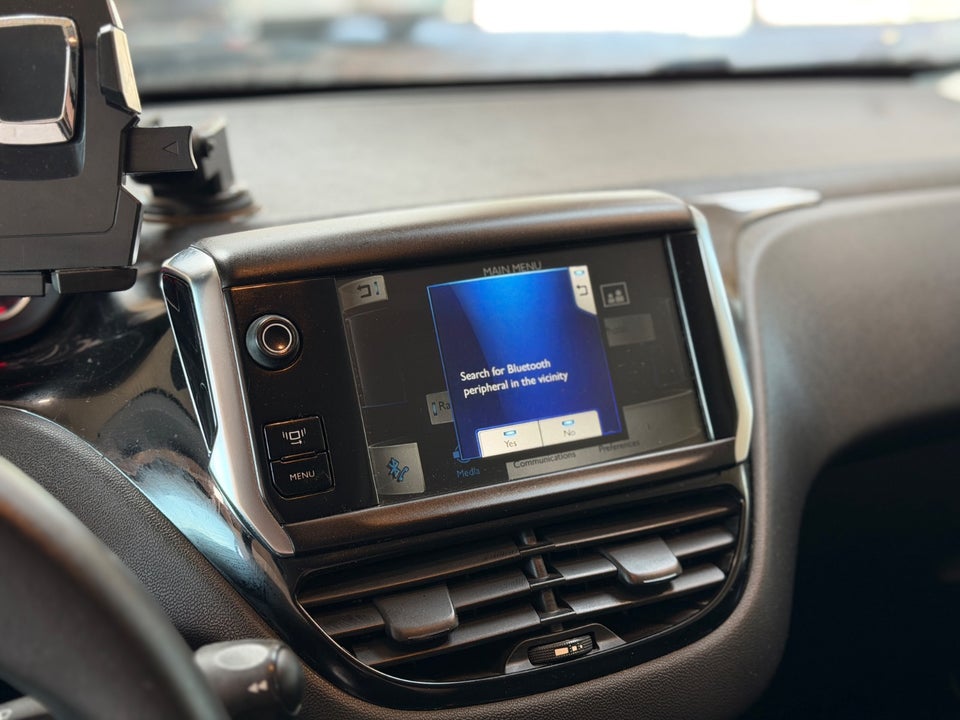Peugeot 208 1,2 VTi Access 3d