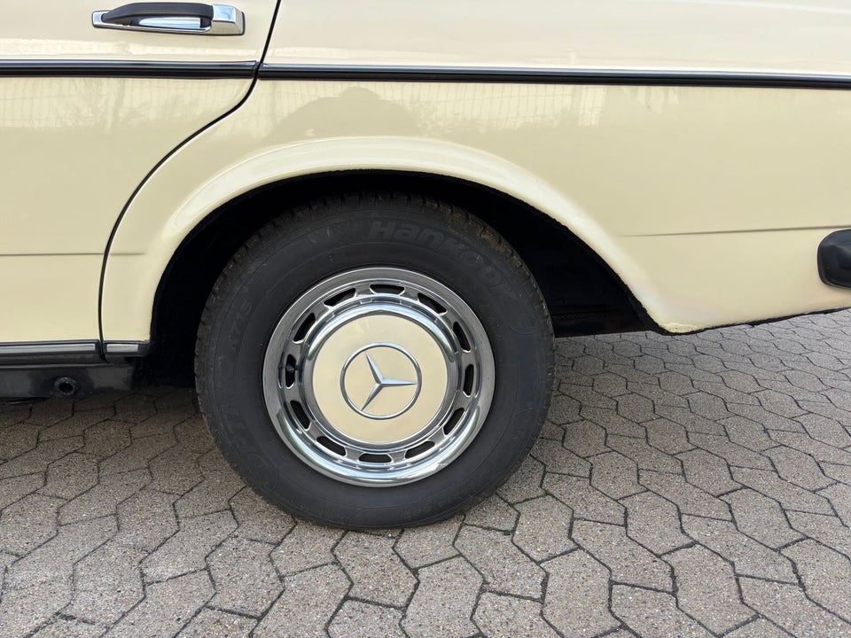 Mercedes 200 2,0  4d